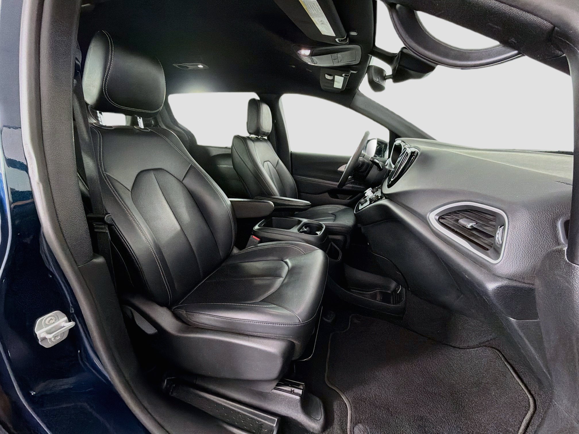 Used 2025 Chrysler Pacifica Select FWD image 33