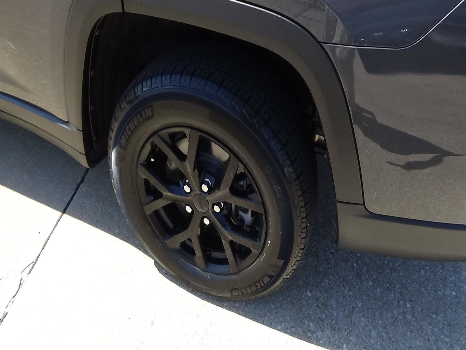 Used 2025 Jeep Grand Cherokee L Altitude AWD/4WD image 9