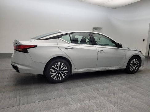 Used 2024 Nissan Altima 2.5 SV image 10