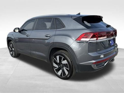 Used 2024 Volkswagen Atlas Cross Sport SE image 3