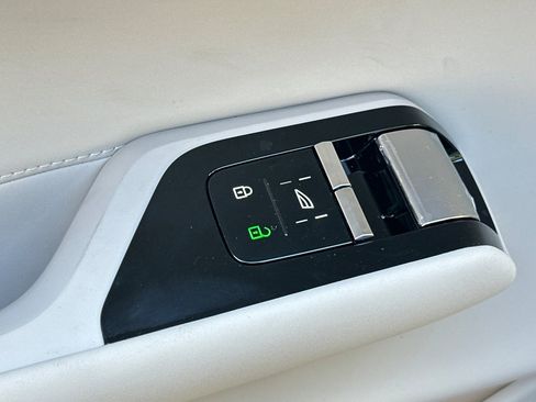 New 2025 Volvo EX90 Plus w/ Protection Package Premier image 11