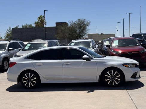 Used 2022 Honda Civic EX image 5