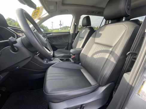 Certified 2023 Volkswagen Tiguan SE w/ Panoramic Sunroof Package FWD image 18