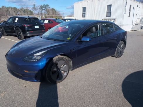 Used 2023 Tesla Model 3 Standard Range image 4