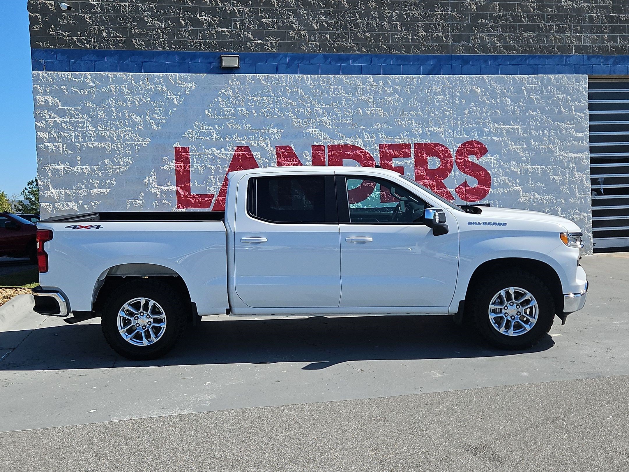 Used 2025 Chevrolet Silverado 1500 LT w/ Safety Package AWD/4WD image 8