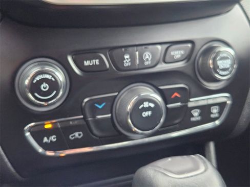 Certified 2021 Jeep Cherokee Latitude Lux w/ Trailer Tow Group image 23