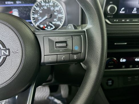 Used 2024 Nissan Rogue SV FWD image 17