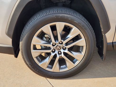 Used 2023 Toyota RAV4 XLE Premium image 14