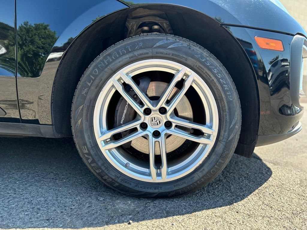 Used 2024 Porsche Macan AWD/4WD image 2