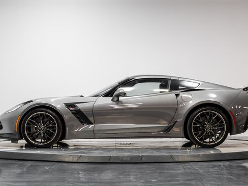 Used 2015 Chevrolet Corvette Z06 w/ 3LZ Preferred Equipment Group image 31