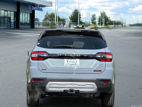 New 2025 Honda Pilot TrailSport image 5