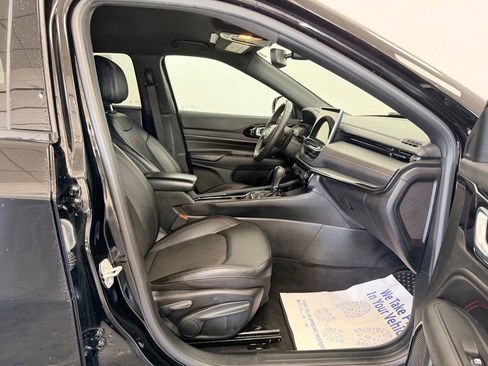 Used 2024 Jeep Compass Trailhawk AWD/4WD image 9