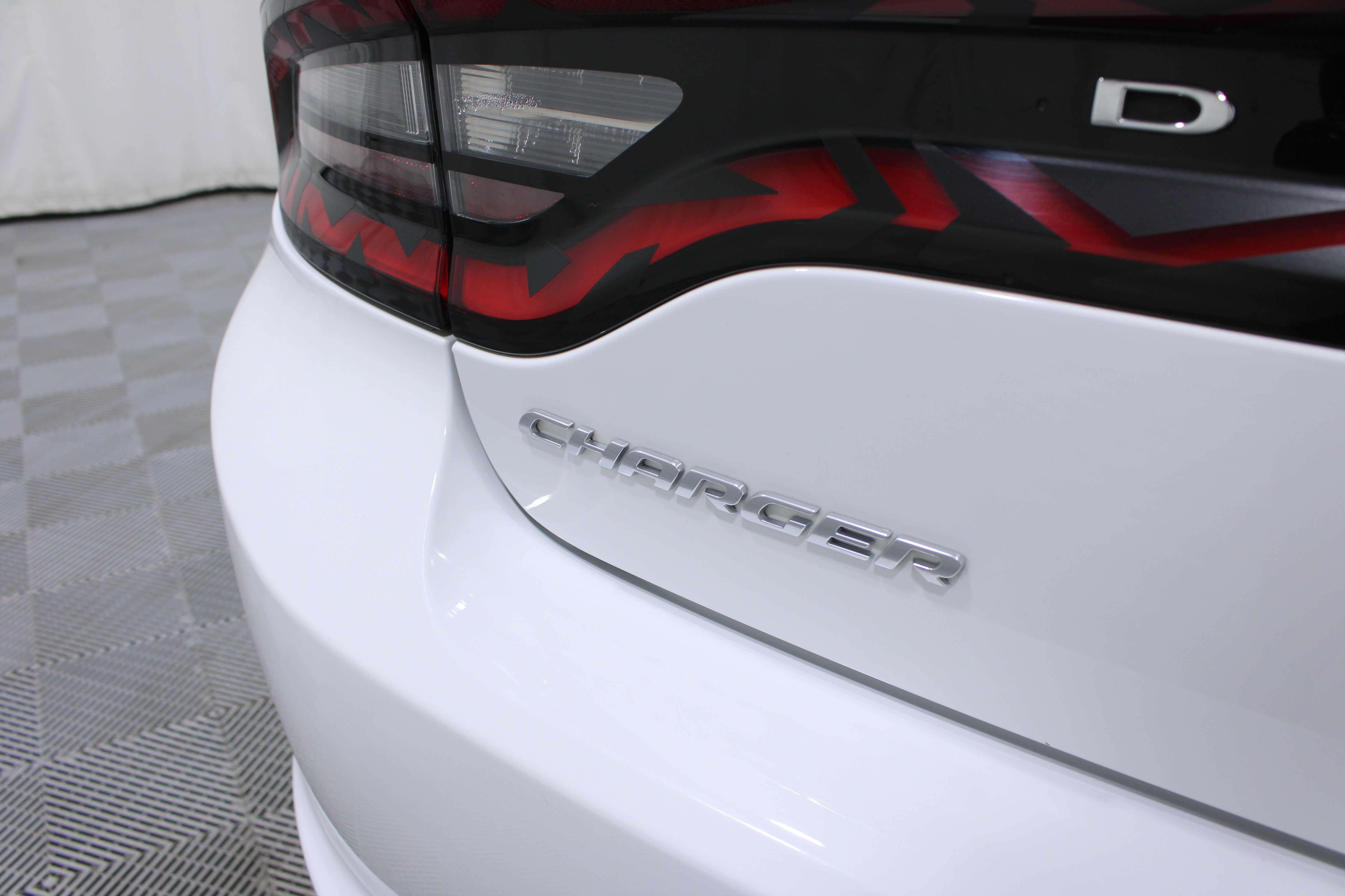 Used 2018 Dodge Charger SXT RWD image 24