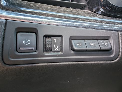 Used 2022 Cadillac XT5 Premium Luxury w/ Technology Package FWD image 23