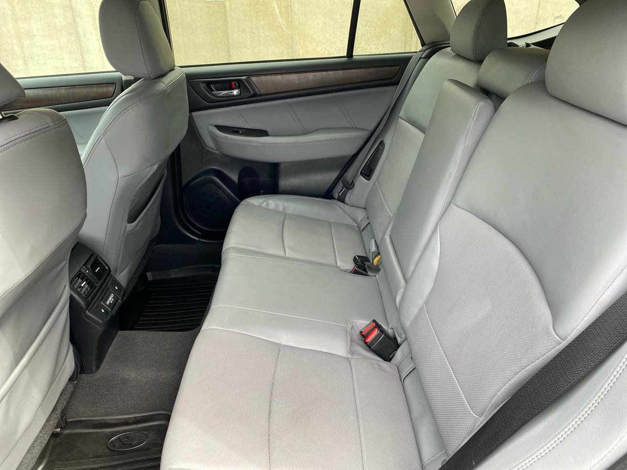 Used 2018 Subaru Outback 2.5i Limited AWD/4WD image 8