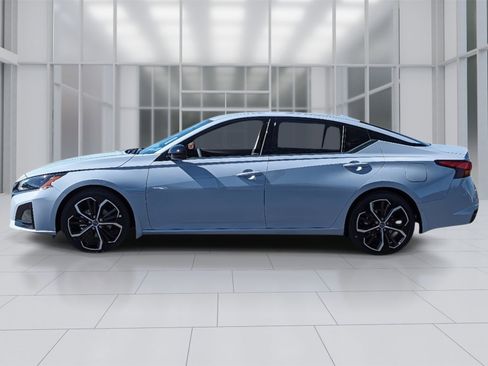 New 2025 Nissan Altima 2.5 SR image 2