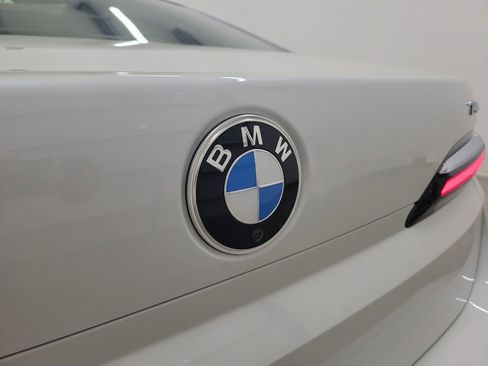 Used 2025 BMW 740i image 9