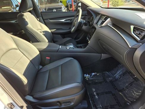 Certified 2025 INFINITI QX50 Luxe image 21