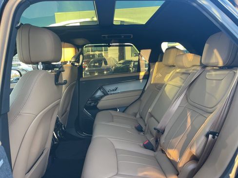 Used 2025 Land Rover Range Rover Sport SE image 14