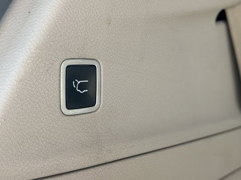 Used 2017 Chrysler Pacifica Touring-L Plus w/ Tire & Wheel Group image 9