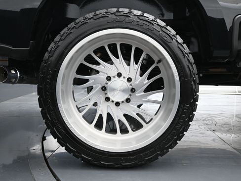 Used 2025 Ford F250 Platinum w/ Platinum Plus Package image 18