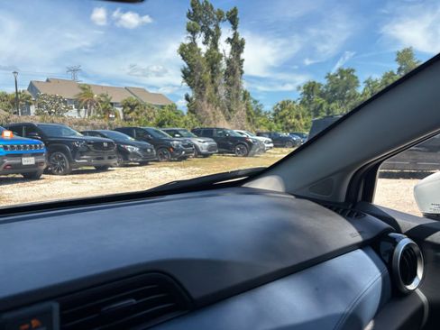 Used 2025 Nissan Versa SV FWD image 35