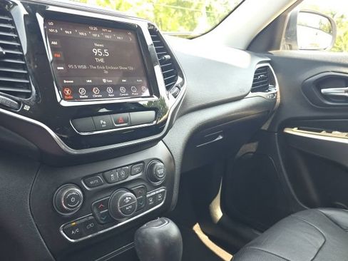 Used 2020 Jeep Cherokee Limited AWD/4WD image 28