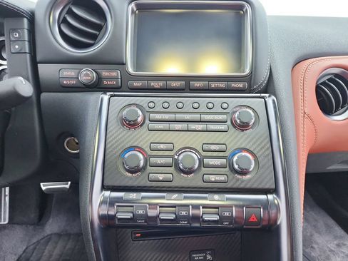 Used 2015 Nissan GT-R Premium AWD/4WD image 31