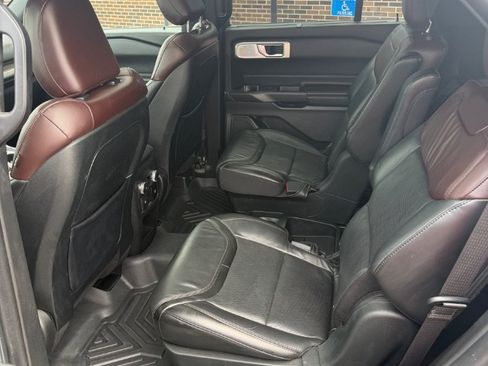 Used 2020 Ford Explorer Platinum w/ Premium Technology Package AWD/4WD image 26