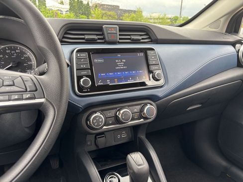Used 2025 Nissan Versa SV FWD image 17