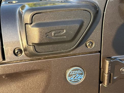 Used 2025 Jeep Wrangler Unlimited Sahara image 6