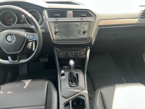 Used 2019 Volkswagen Tiguan SE w/ Panoramic Sunroof Package image 11