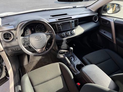 Used 2018 Toyota RAV4 LE image 7