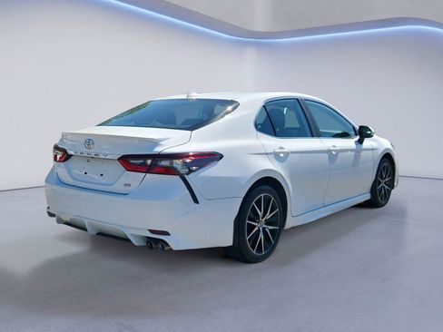 Used 2023 Toyota Camry SE FWD image 3