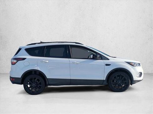 Used 2017 Ford Escape SE w/ Equipment Group 201A image 4