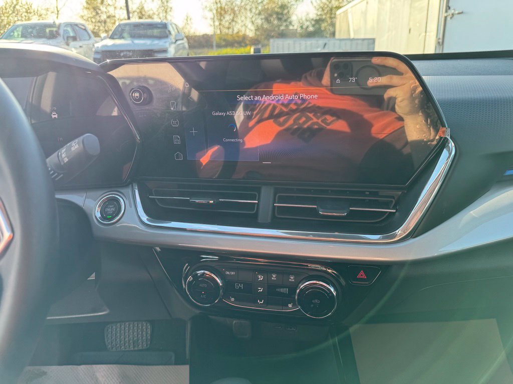 Used 2024 Chevrolet Trax LT w/ Driver Confidence Package FWD image 15