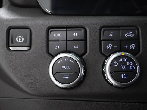 Used 2024 GMC Sierra 1500 SLT image 17