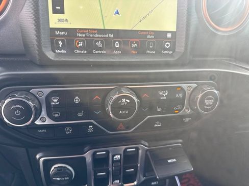 Used 2022 Jeep Gladiator Mojave w/ Cold Weather Group AWD/4WD image 9