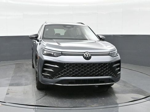 New 2026 Volkswagen Tiguan SE R-Line FWD image 2
