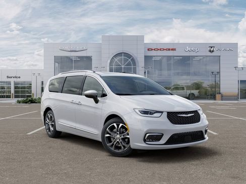 New 2026 Chrysler Pacifica Pinnacle w/ Trailer Tow Group image 5
