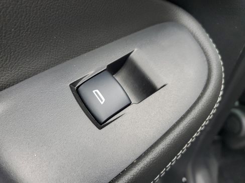 Used 2024 Buick Encore GX Sport Touring image 11