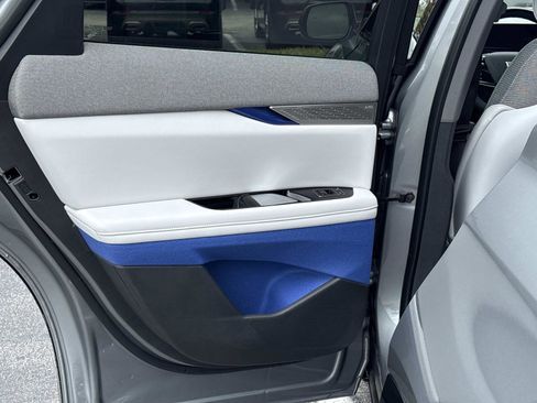 New 2025 Cadillac Optiq Luxury 1 image 9