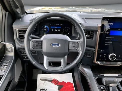 Used 2022 Ford F150 Lightning Lariat image 9