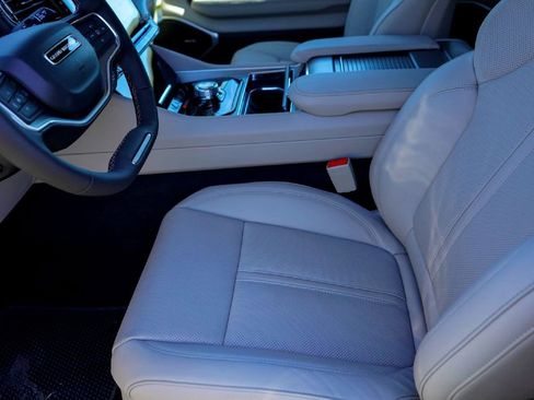 New 2026 Jeep Grand Wagoneer 2WD image 10