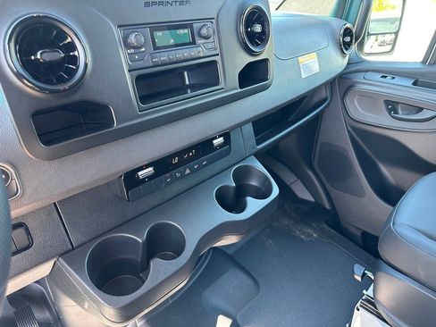 Used 2025 Mercedes-Benz Sprinter 2500 image 17