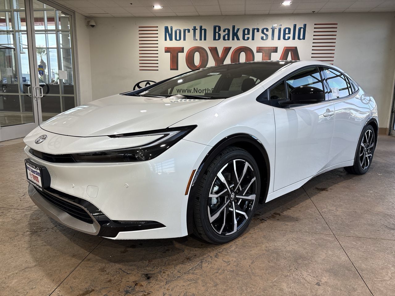 New 2027 Toyota Prius Plug-In Hybrid FWD image 1