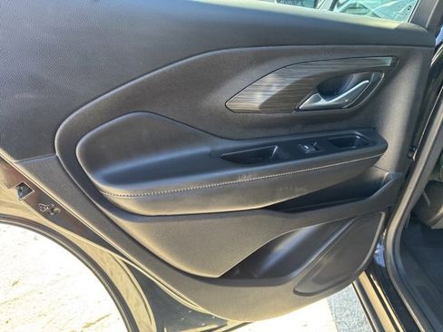 Used 2024 GMC Terrain SLT image 14