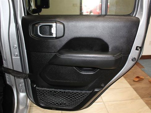 Used 2019 Jeep Wrangler Unlimited Sahara AWD/4WD image 33