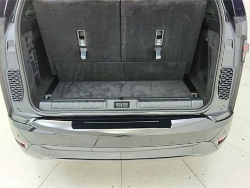 Used 2024 Land Rover Discovery Dynamic SE image 14