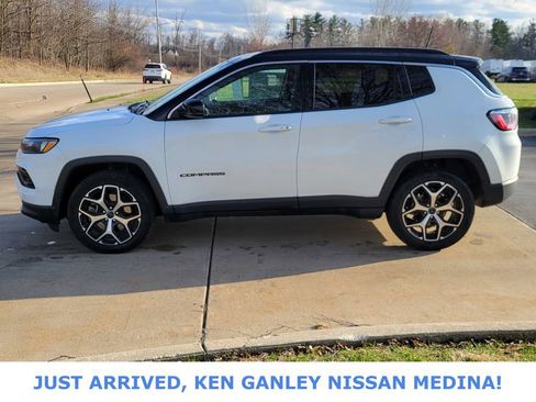 Used 2025 Jeep Compass Limited image 6